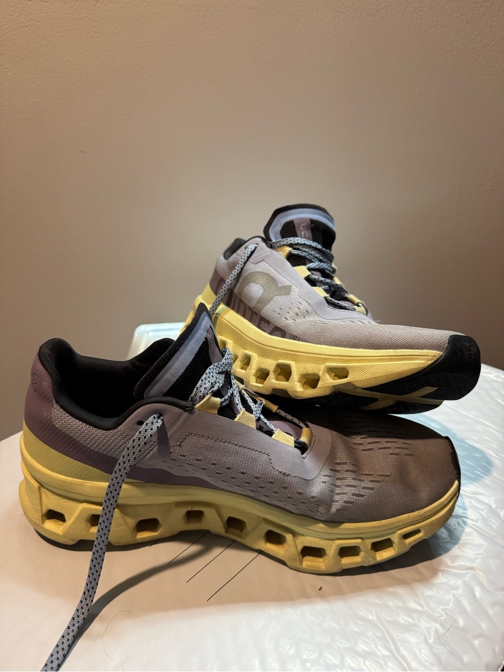 Women’s On Cloud Cloudmonster Running Shoes Sz 8 Nimbus Hay Gray Yellow 61.98242